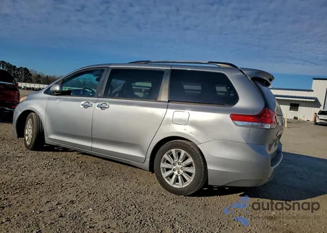 2011 Toyota Sienna Xle z USA, uszkodzony, nr VIN 5TDYK3DC3BS022268